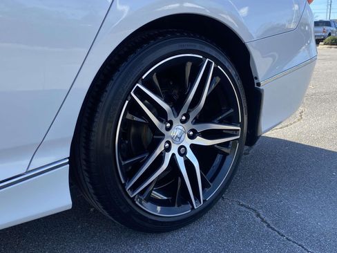 Used 2021 Honda Accord Touring image 9
