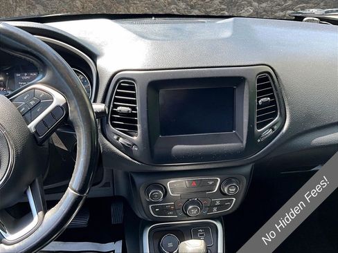 Used 2019 Jeep Compass Latitude w/ Cold Weather Group AWD/4WD image 6