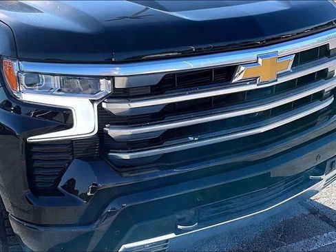 Used 2024 Chevrolet Silverado 1500 High Country w/ Z71 Off-Road Package AWD/4WD image 33