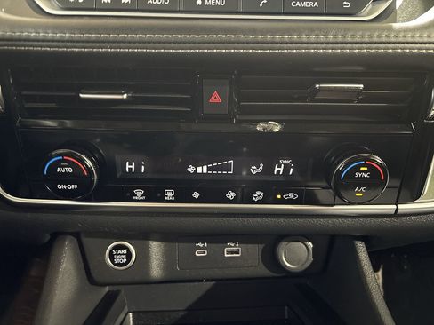 Used 2023 Nissan Rogue SV image 18