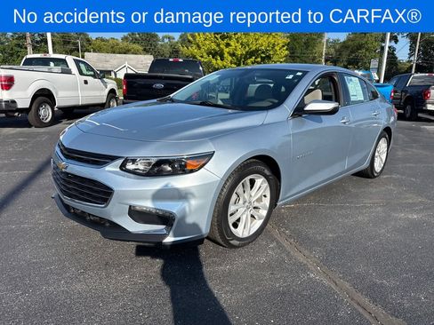 Used 2017 Chevrolet Malibu LT FWD image 2