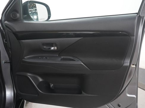 Used 2019 Mitsubishi Outlander ES AWD/4WD image 11