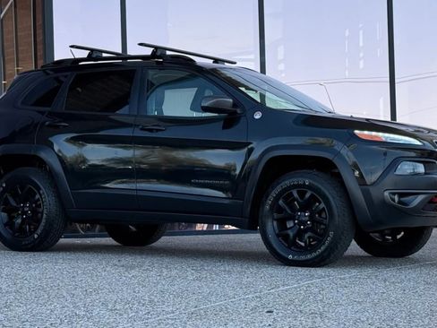 Used 2015 Jeep Cherokee Trailhawk w/ Leather Interior Group AWD/4WD image 16