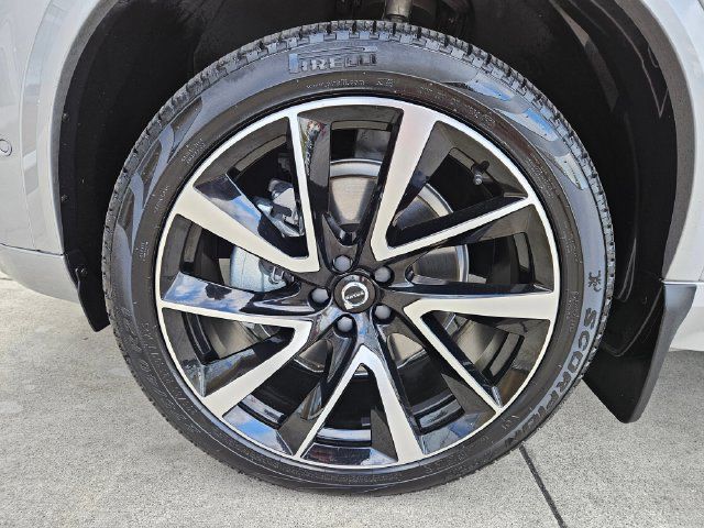 Certified 2024 Volvo XC90 B6 Ultimate w/ Lounge Package AWD/4WD image 9