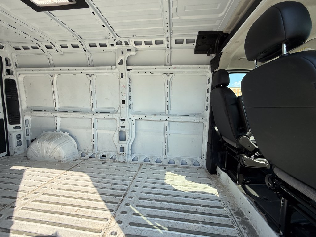 Used 2024 RAM ProMaster 2500 w/ Convenience Group FWD image 3
