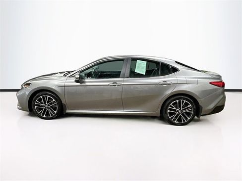 Used 2025 Toyota Camry XLE image 4