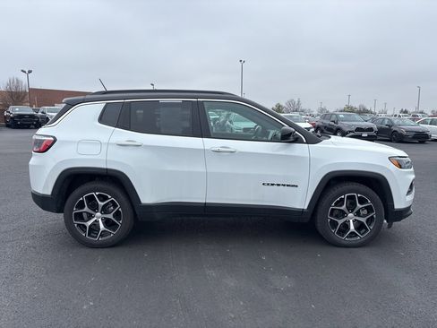 Used 2024 Jeep Compass Limited image 4