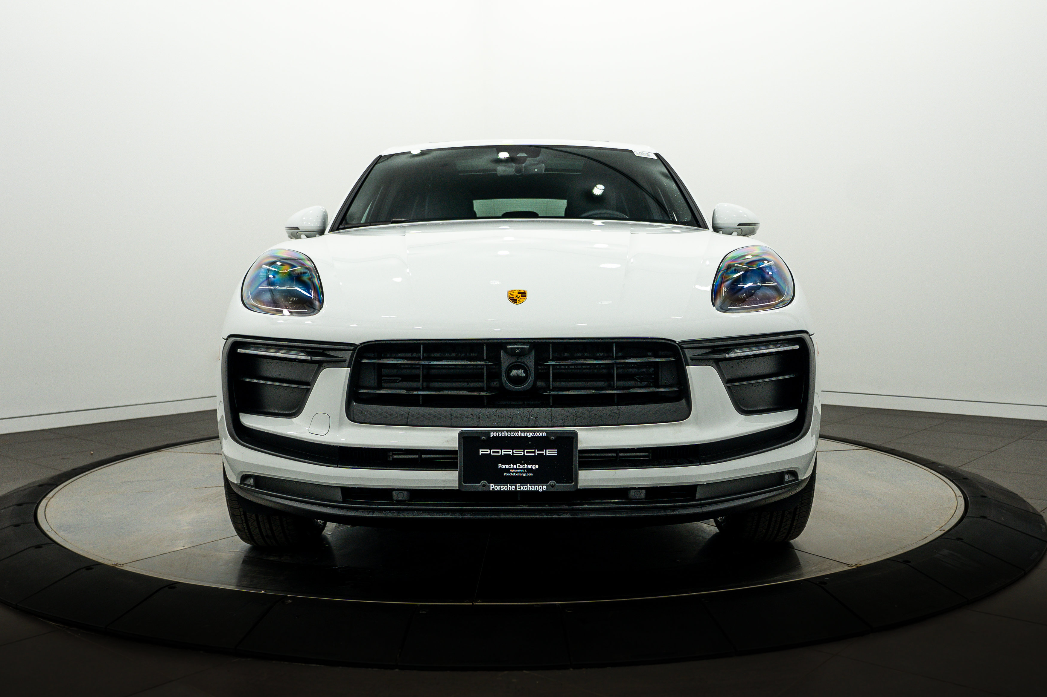 Certified 2026 Porsche Macan AWD/4WD image 10