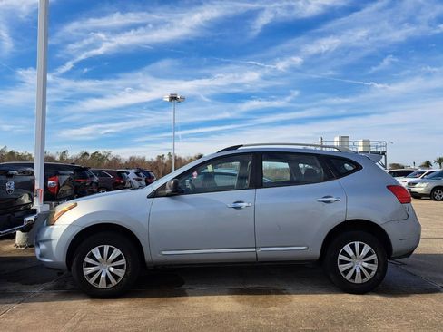 Used 2014 Nissan Rogue S w/ Convenience Package image 2