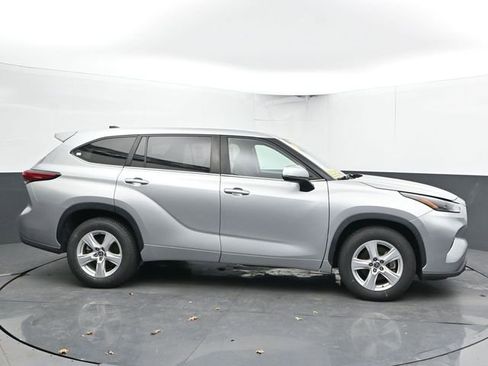 Used 2023 Toyota Highlander LE image 12