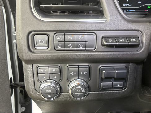 Used 2024 GMC Yukon AT4 image 39