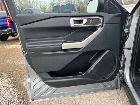 Used 2021 Ford Explorer XLT w/ Equipment Group 202A image 12