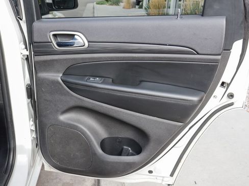 Used 2019 Jeep Grand Cherokee Altitude AWD/4WD image 29