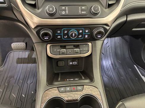 Used 2023 GMC Acadia Denali w/ Denali Ultimate Package AWD/4WD image 21