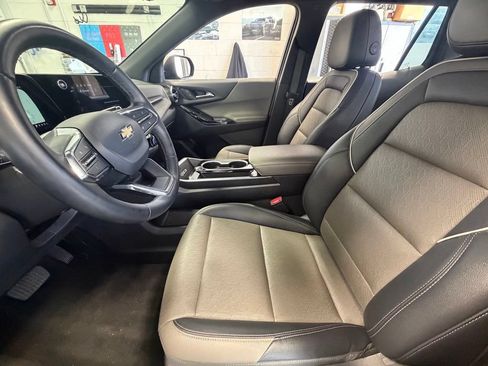 Used 2025 Chevrolet Equinox LT w/ Convenience Package II FWD image 16