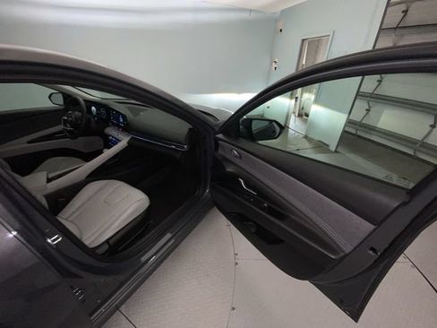 Used 2023 Hyundai Elantra Limited FWD image 25