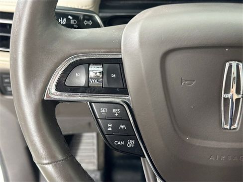 Used 2022 Lincoln Nautilus Reserve image 23