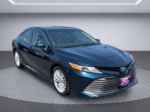 Used 2018 Toyota Camry XLE w/ Audio Package FWD image 9