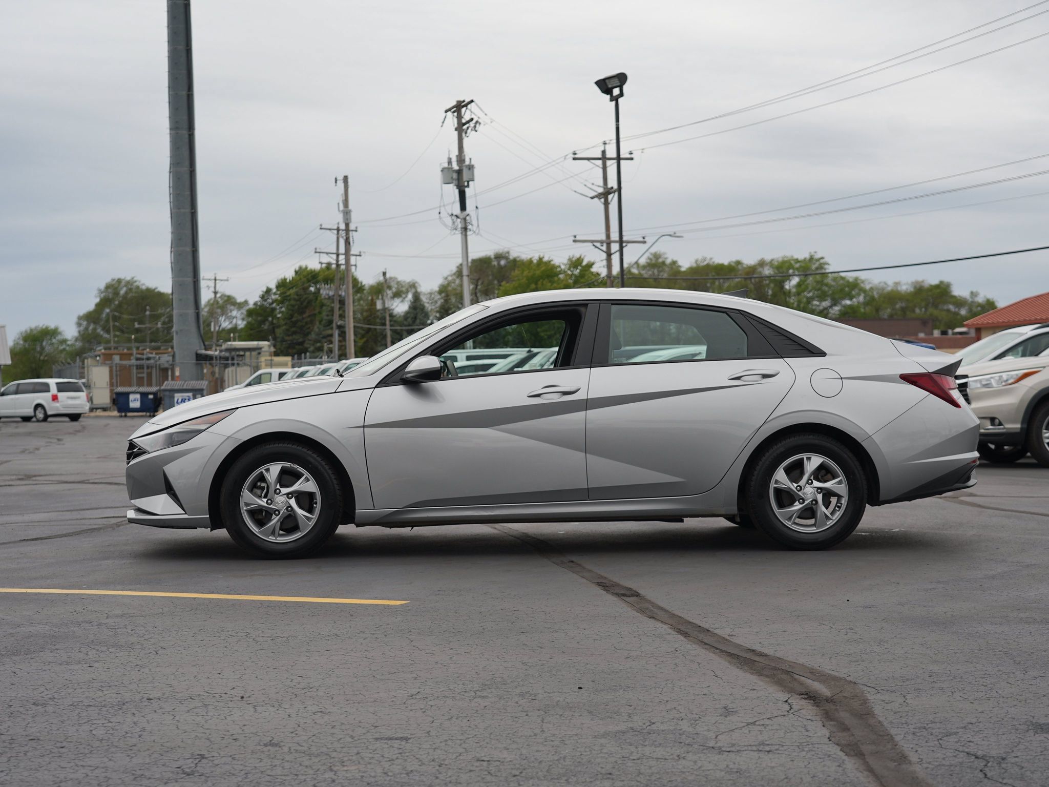 Used 2021 Hyundai Elantra SE FWD image 7