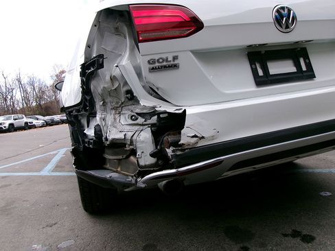 Used 2019 Volkswagen Golf Alltrack S image 7