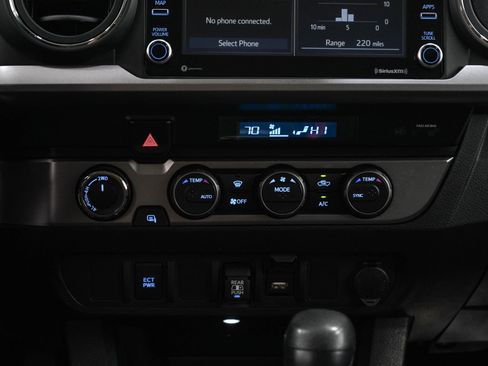 Used 2022 Toyota Tacoma SR5 AWD/4WD image 19