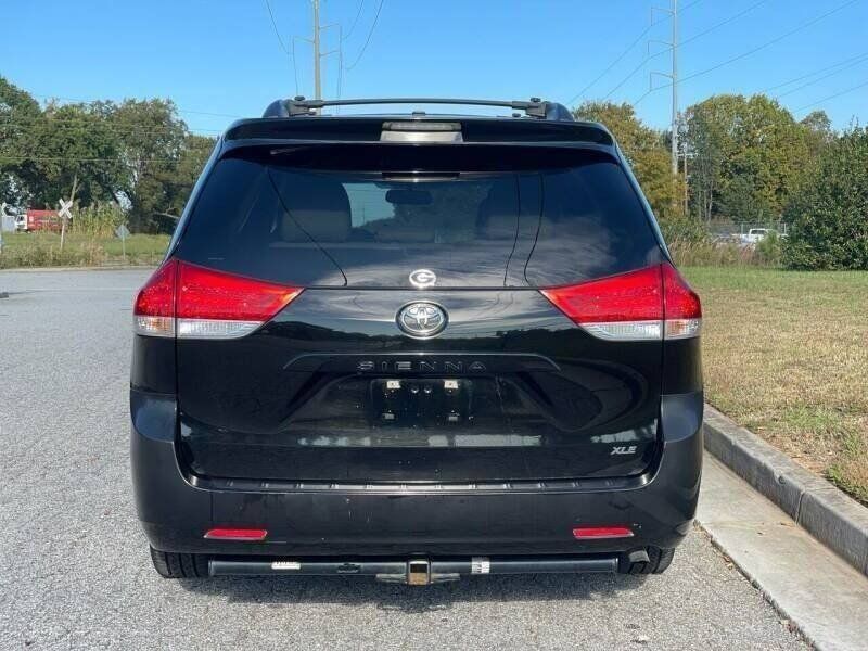 Used 2011 Toyota Sienna XLE FWD image 8