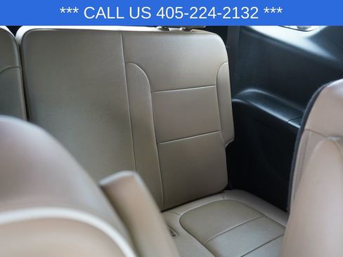 Used 2023 Chevrolet Traverse Premier FWD image 28