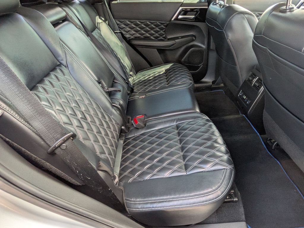 Used 2023 Mitsubishi Outlander SEL AWD/4WD image 19
