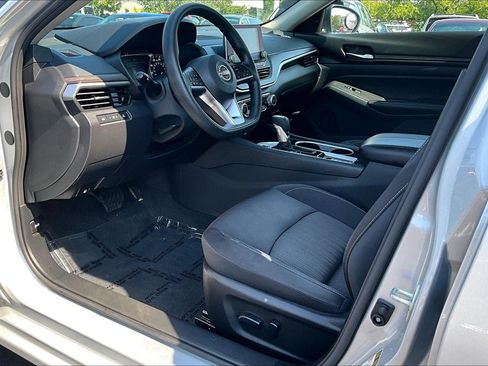 Used 2024 Nissan Altima 2.5 SV AWD/4WD image 13