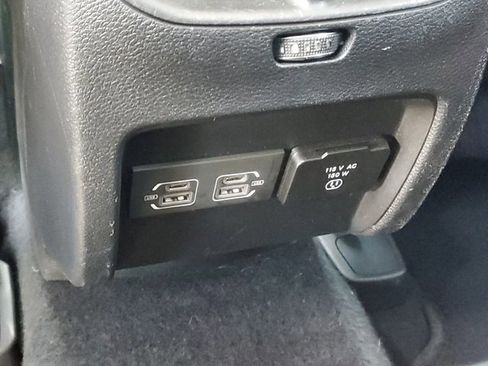 Used 2022 Jeep Cherokee Limited AWD/4WD image 26
