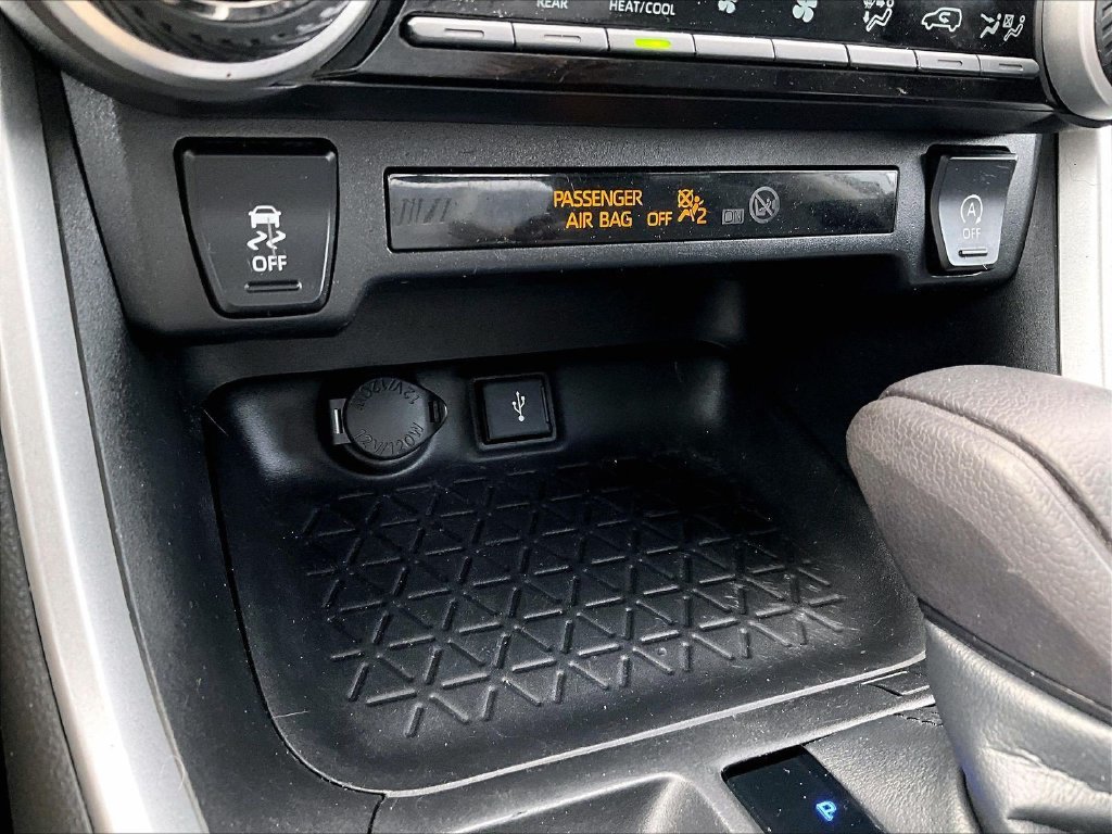 Used 2022 Toyota RAV4 XLE AWD/4WD image 27