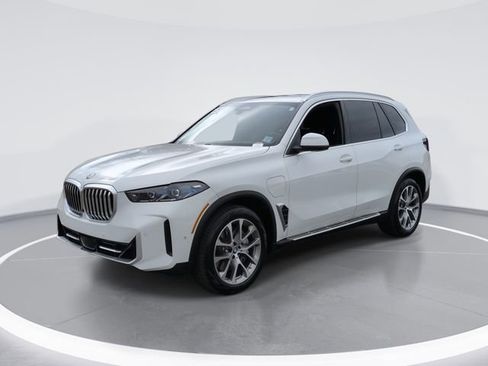 Used 2025 BMW X5 xDrive50e image 1