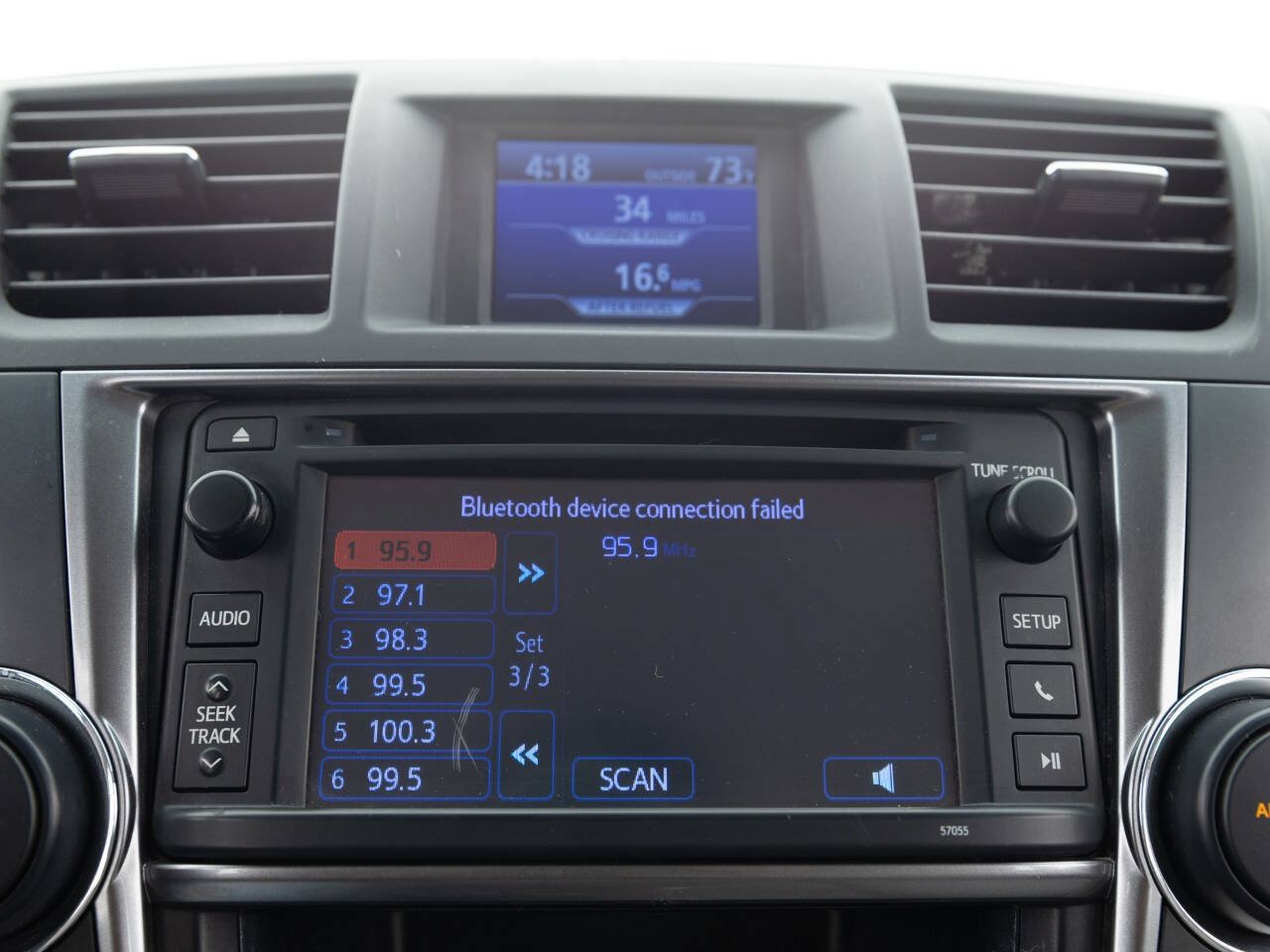 Used 2013 Toyota Highlander FWD w/ Cold Weather Pkg image 32