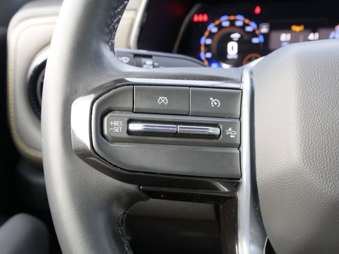 Used 2024 Chevrolet Colorado ZR2 w/ Technology Package image 22