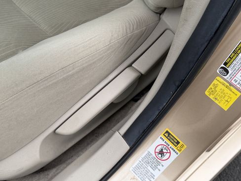 Used 2012 Toyota Corolla LE image 25