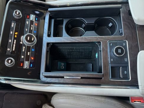 Used 2020 Lincoln Navigator Reserve w/ Luxury Package image 17