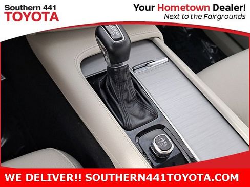 Used 2022 Volvo XC90 T5 Momentum w/ Protection Package Premier image 32