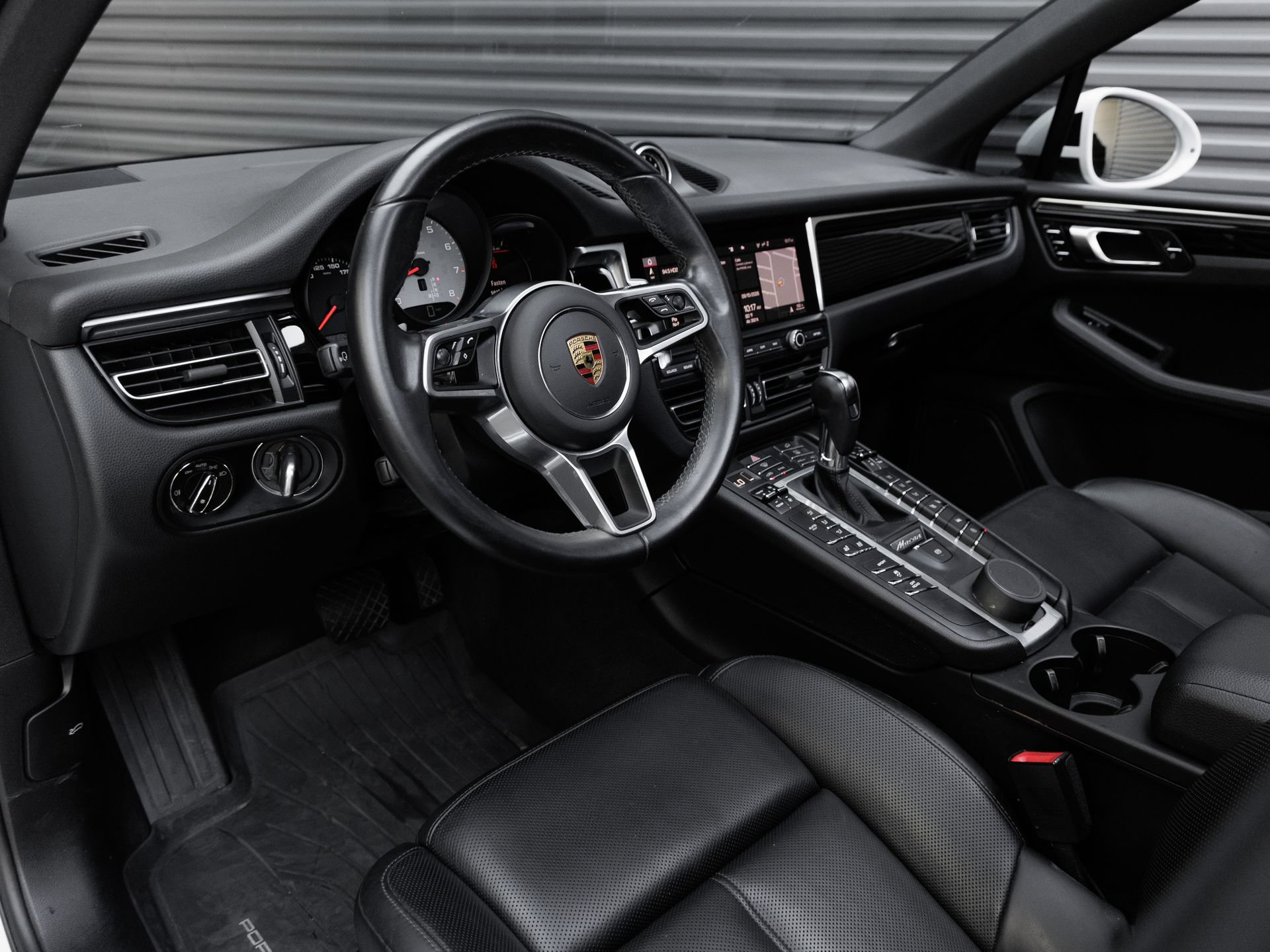 Certified 2021 Porsche Macan S AWD/4WD image 4