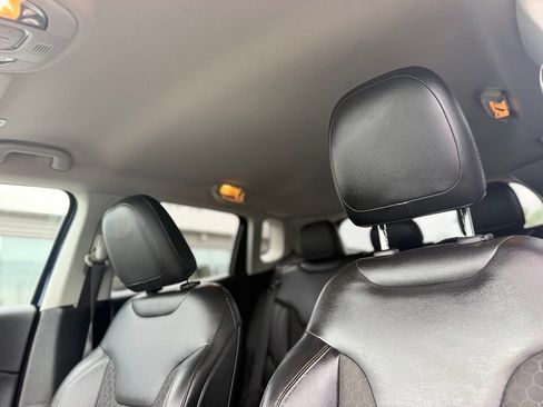 Used 2018 Jeep Compass Latitude AWD/4WD image 17
