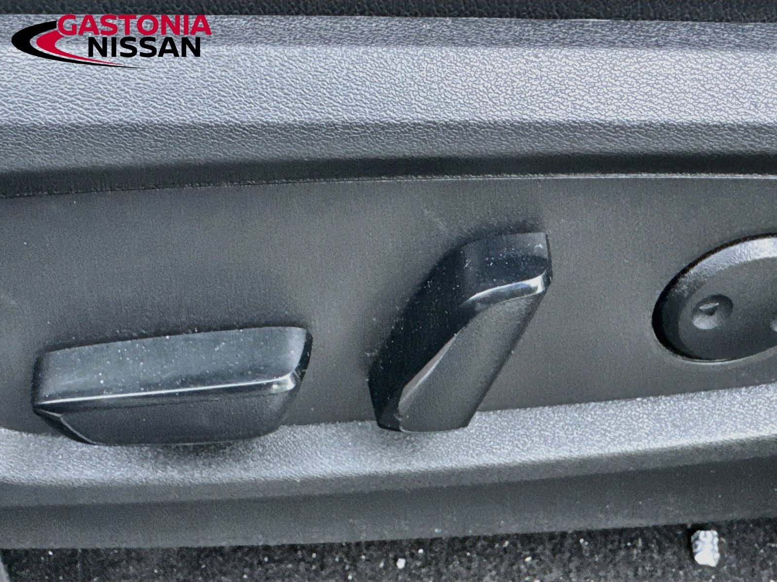Used 2022 Nissan Pathfinder SL w/ Lighting Package (N92) FWD image 26
