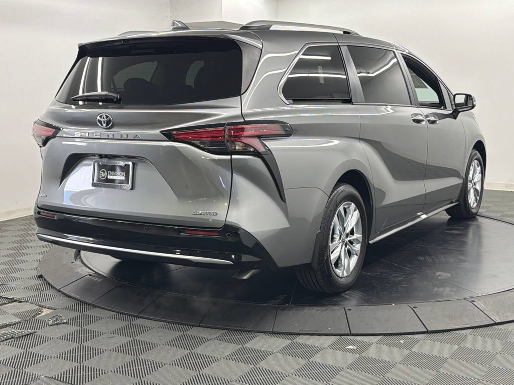Used 2026 Toyota Sienna Limited FWD image 10