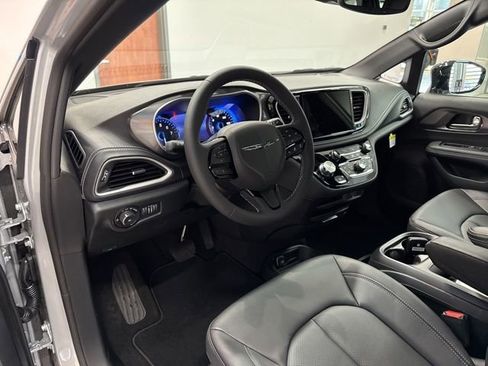 New 2026 Chrysler Pacifica Select w/ S Appearance Package image 22