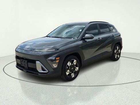 Used 2025 Hyundai Kona SEL FWD image 2