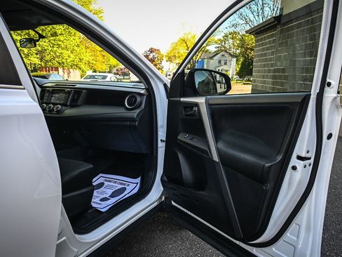 Used 2016 Toyota RAV4 LE FWD image 16