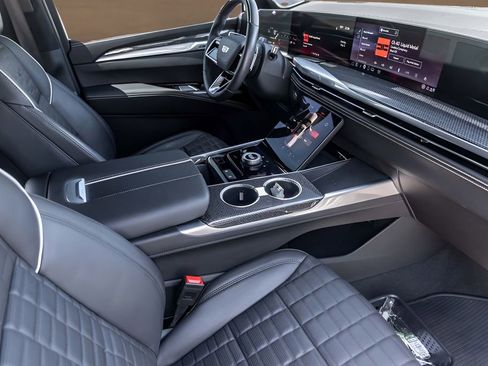 Certified 2025 Cadillac Escalade V AWD/4WD image 32