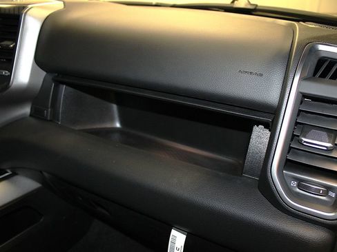 New 2026 RAM 1500 4x4 Crew Cab image 31