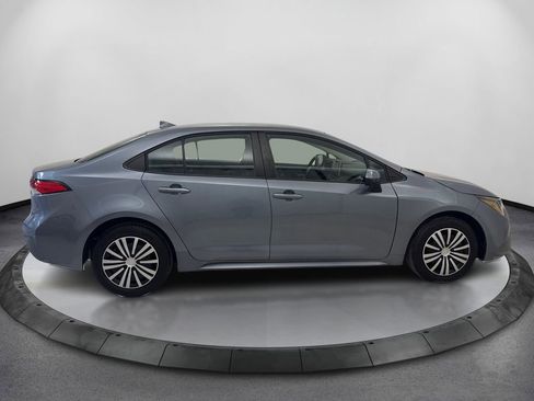 Used 2020 Toyota Corolla LE FWD image 4