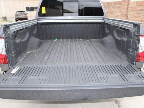 Used 2024 Nissan Titan SV w/ SV Convenience Package image 26