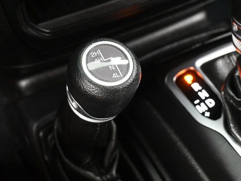 Used 2020 Jeep Wrangler Unlimited Sport S image 23