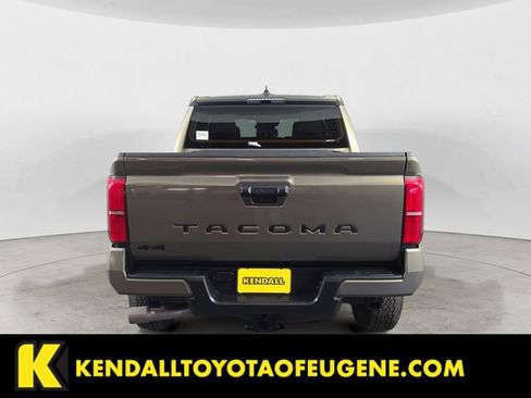Certified 2025 Toyota Tacoma TRD Off-Road AWD/4WD image 4